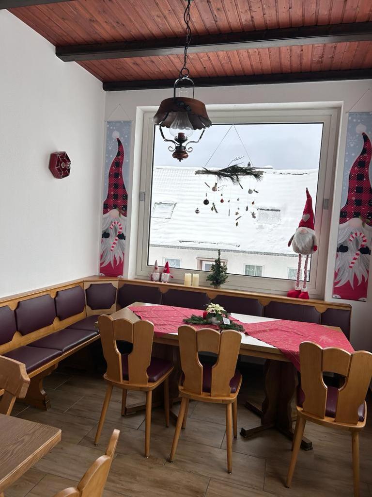 Haus Astenblick In Winterberg Fuer Bis Zu 35 Personen Fuer Wanderveranstaltungen Und Familienfeiern 외부 사진