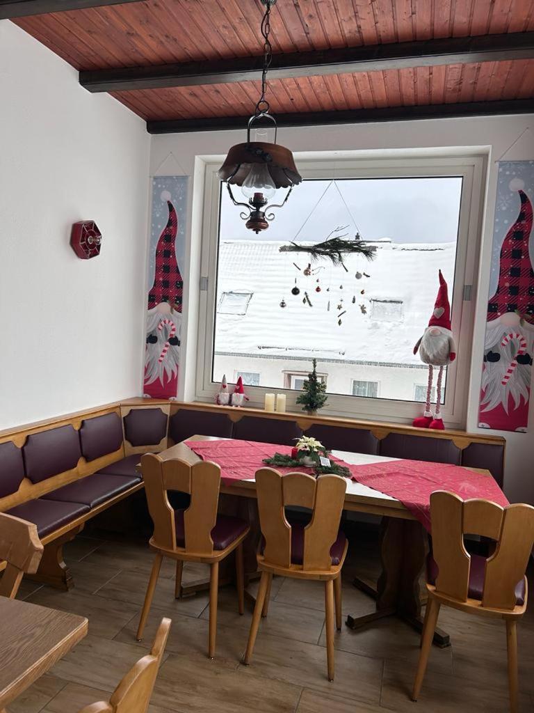 Haus Astenblick In Winterberg Fuer Bis Zu 35 Personen Fuer Wanderveranstaltungen Und Familienfeiern 외부 사진