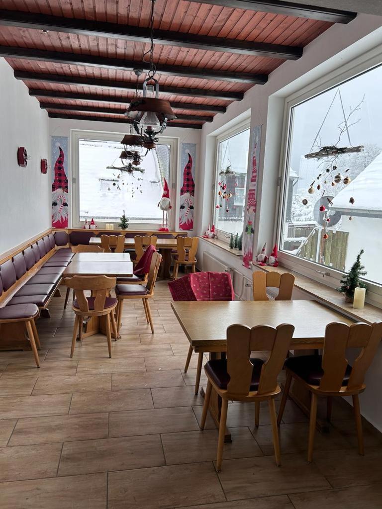 Haus Astenblick In Winterberg Fuer Bis Zu 35 Personen Fuer Wanderveranstaltungen Und Familienfeiern 외부 사진