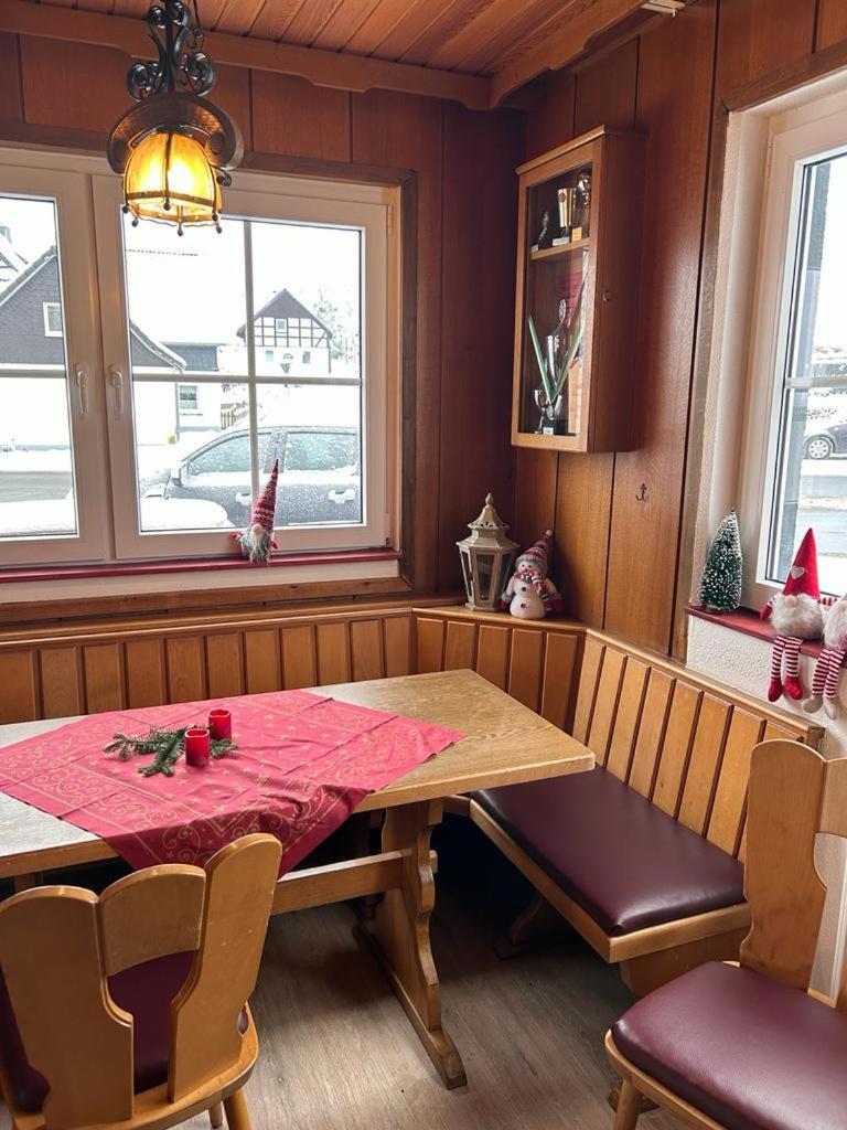 Haus Astenblick In Winterberg Fuer Bis Zu 35 Personen Fuer Wanderveranstaltungen Und Familienfeiern 외부 사진